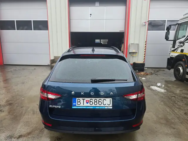 Škoda Superb po čistení, fotka 4